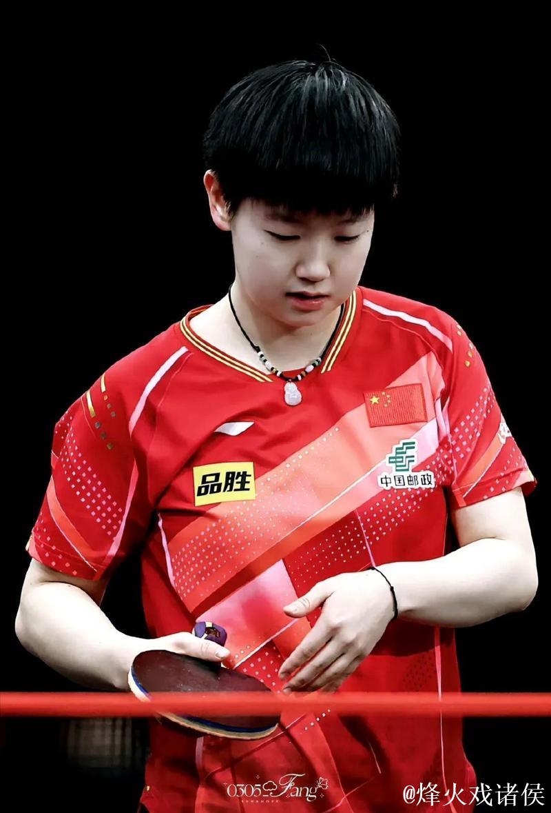 国乒全新公式照曝光：孙颖莎英姿飒爽甜美又可爱，梁靖崑变瘦明显